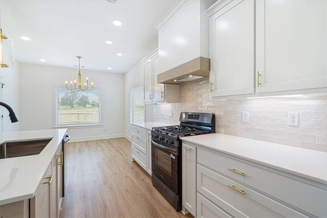 6908 SW Orange Avenue, Bentonville, AR 72713