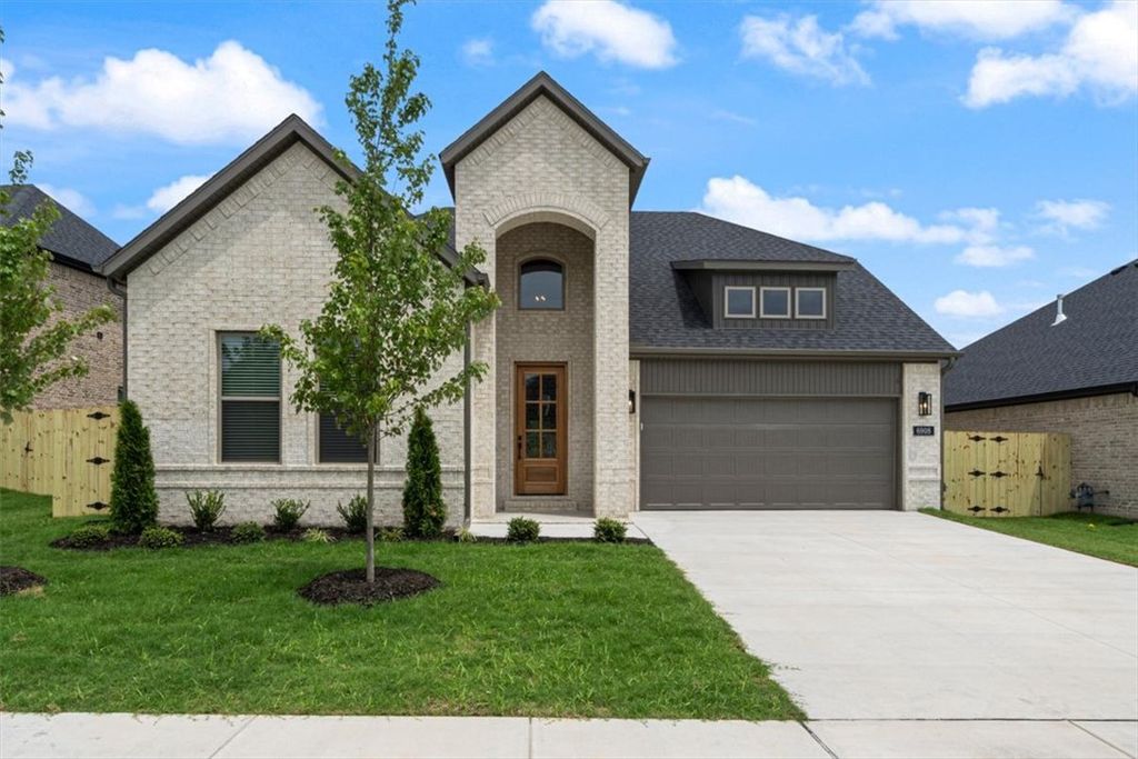 6908 SW Orange Avenue, Bentonville, AR 72713