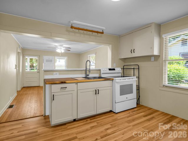 159 Onteora Boulevard, Asheville, NC 28803