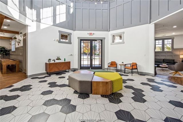 1725 Harvey Mitchell S 411, College Station, TX 77840