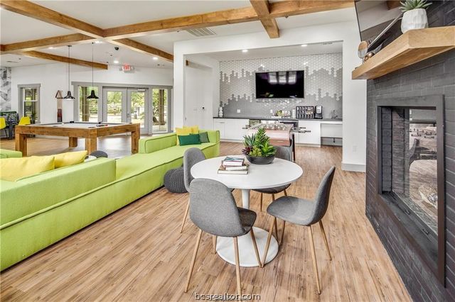 1725 Harvey Mitchell S 411, College Station, TX 77840