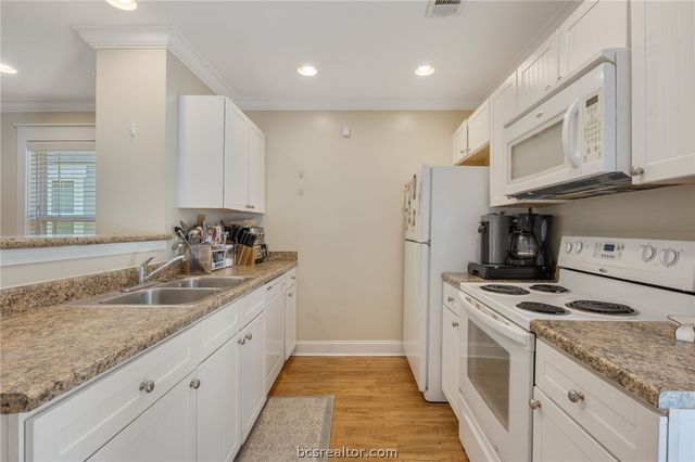 1725 Harvey Mitchell S 411, College Station, TX 77840