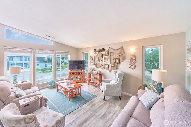 32208 G Street, Ocean Park, WA 98640