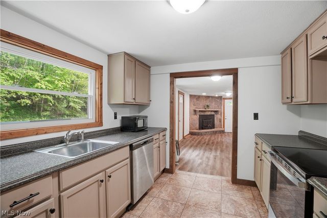 1047 Drift Fork Rd, Elizabeth, WV 26143