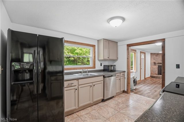 1047 Drift Fork Rd, Elizabeth, WV 26143