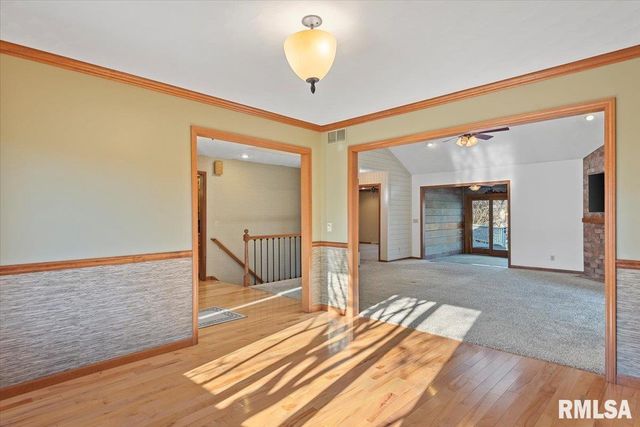 2553 CHAPEL HILL Drive, Springfield, IL 62702