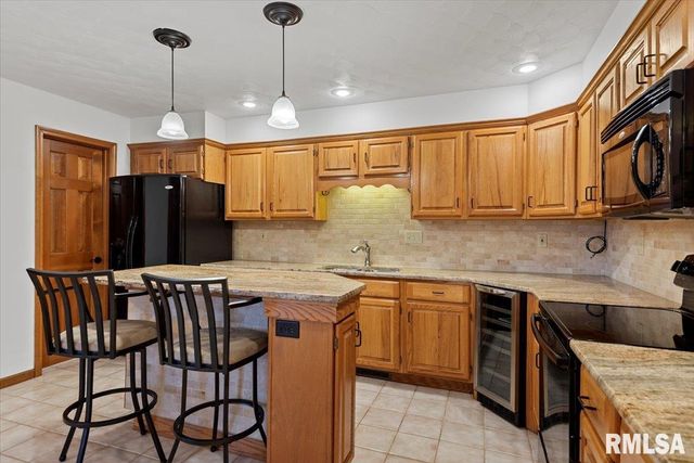 2553 CHAPEL HILL Drive, Springfield, IL 62702