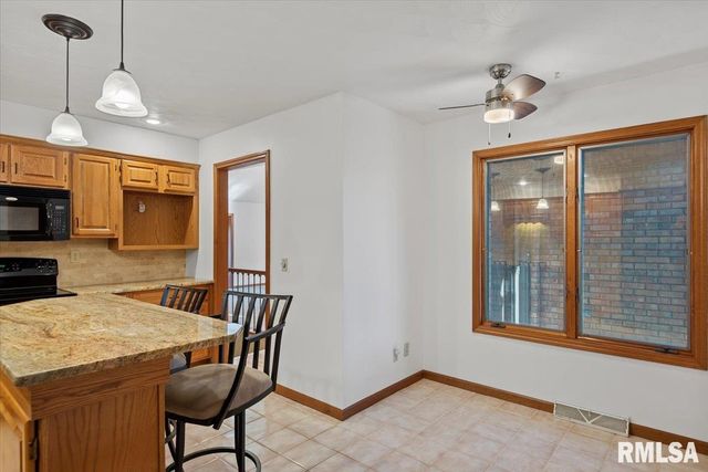 2553 CHAPEL HILL Drive, Springfield, IL 62702