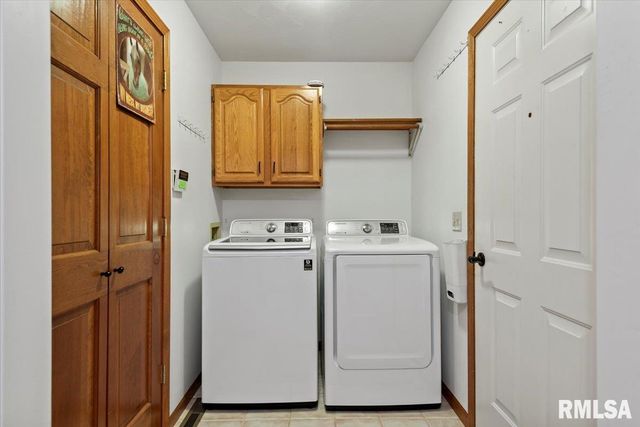 2553 CHAPEL HILL Drive, Springfield, IL 62702