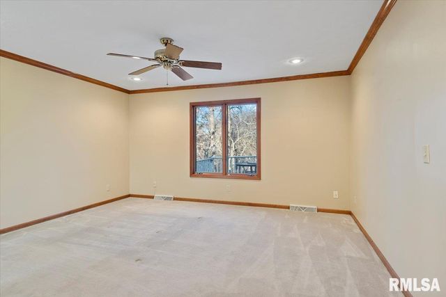 2553 CHAPEL HILL Drive, Springfield, IL 62702