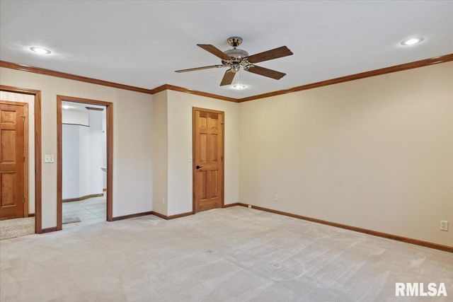 2553 CHAPEL HILL Drive, Springfield, IL 62702