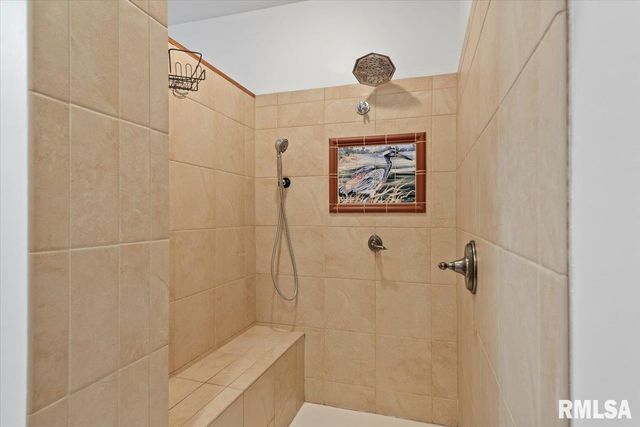 2553 CHAPEL HILL Drive, Springfield, IL 62702