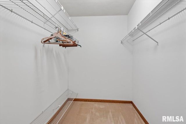 2553 CHAPEL HILL Drive, Springfield, IL 62702