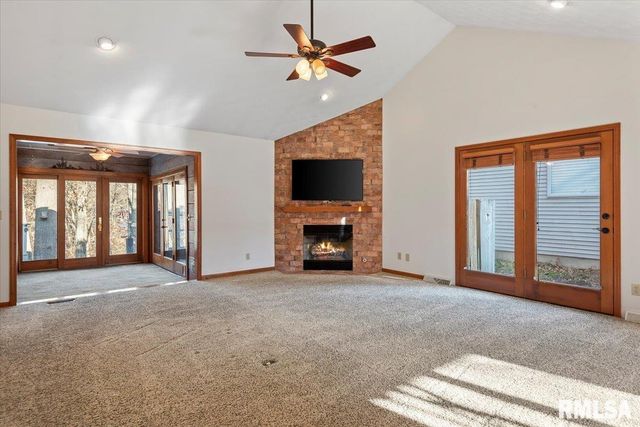 2553 CHAPEL HILL Drive, Springfield, IL 62702