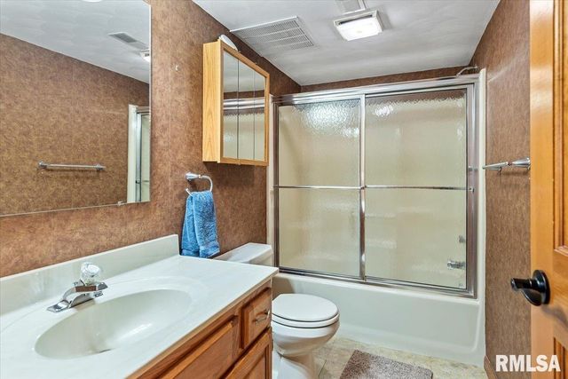 2553 CHAPEL HILL Drive, Springfield, IL 62702