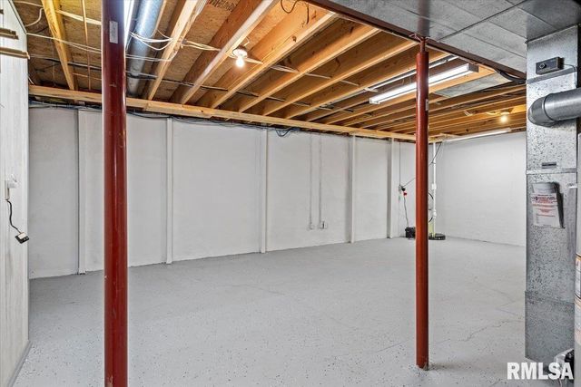 2553 CHAPEL HILL Drive, Springfield, IL 62702