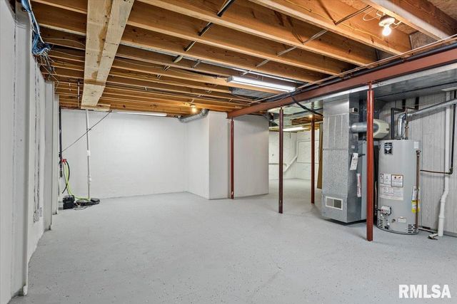 2553 CHAPEL HILL Drive, Springfield, IL 62702