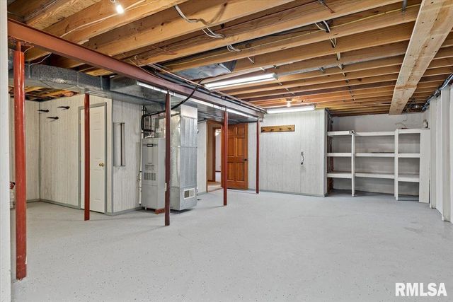 2553 CHAPEL HILL Drive, Springfield, IL 62702