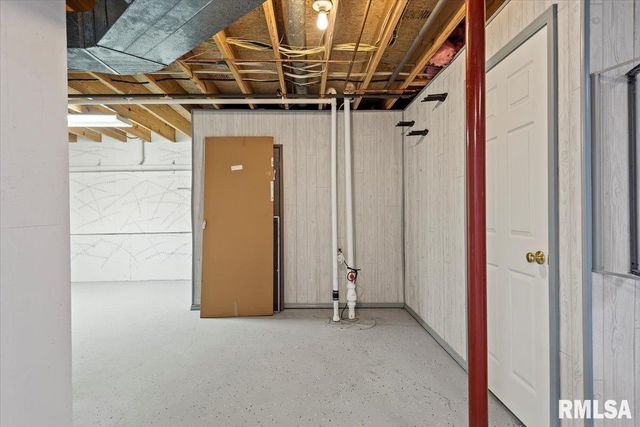 2553 CHAPEL HILL Drive, Springfield, IL 62702