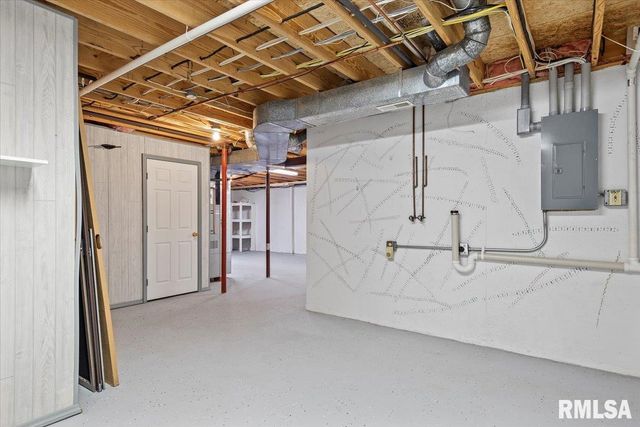 2553 CHAPEL HILL Drive, Springfield, IL 62702