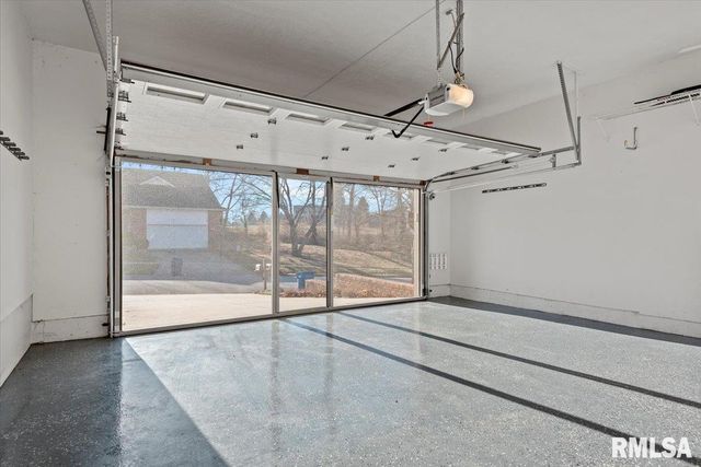 2553 CHAPEL HILL Drive, Springfield, IL 62702