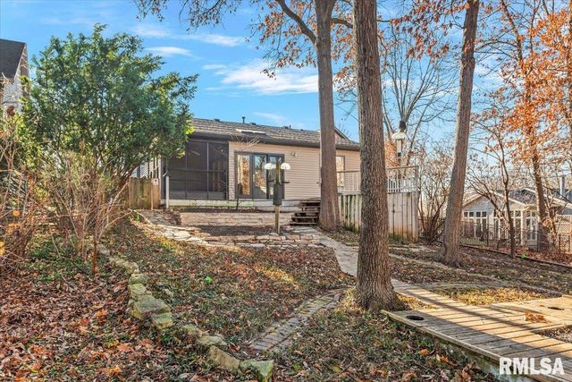 2553 CHAPEL HILL Drive, Springfield, IL 62702