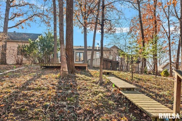 2553 CHAPEL HILL Drive, Springfield, IL 62702