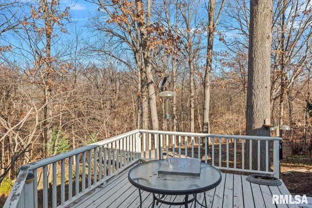 2553 CHAPEL HILL Drive, Springfield, IL 62702