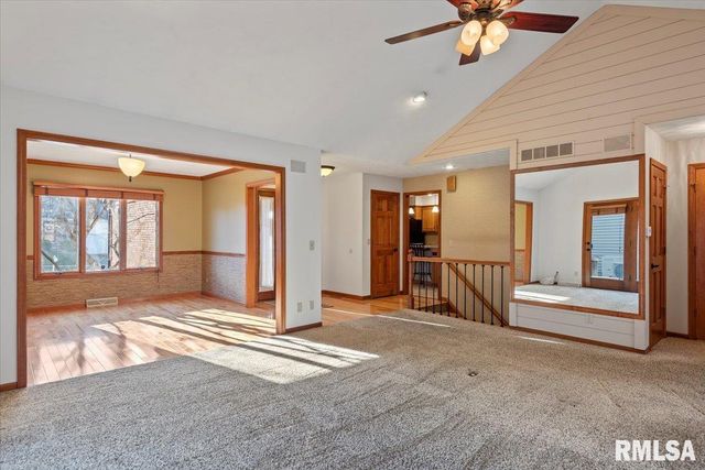 2553 CHAPEL HILL Drive, Springfield, IL 62702