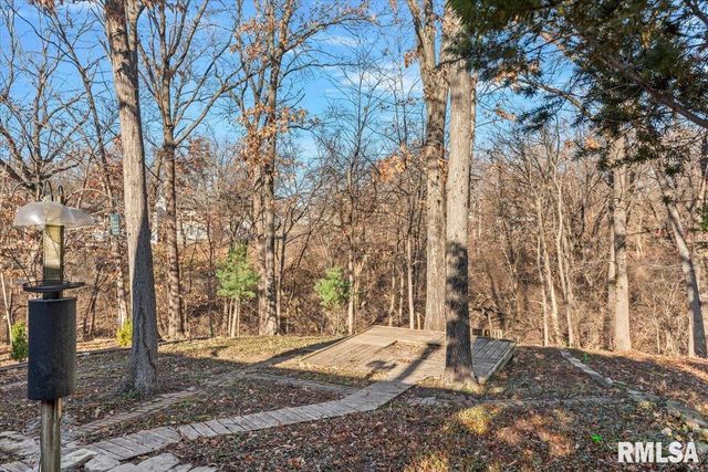 2553 CHAPEL HILL Drive, Springfield, IL 62702