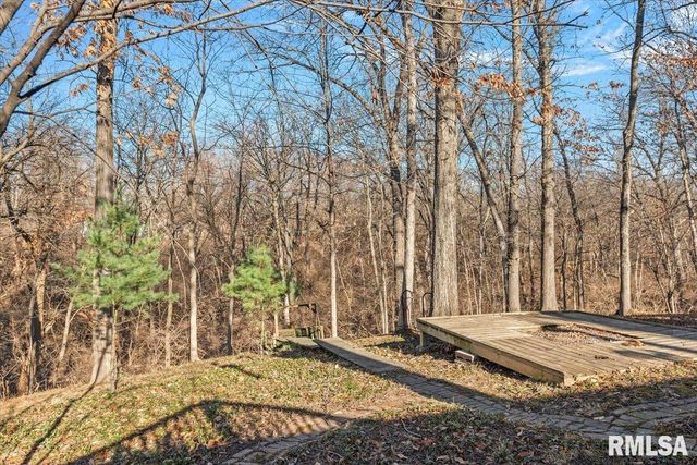 2553 CHAPEL HILL Drive, Springfield, IL 62702