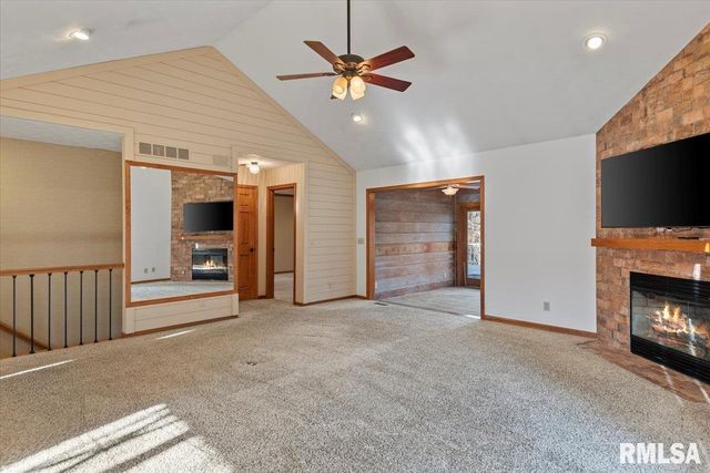 2553 CHAPEL HILL Drive, Springfield, IL 62702