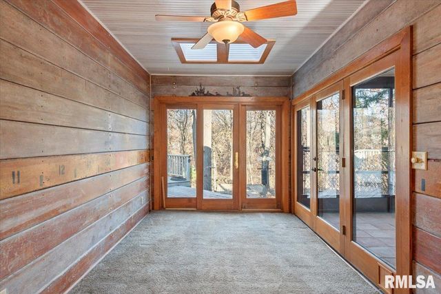 2553 CHAPEL HILL Drive, Springfield, IL 62702