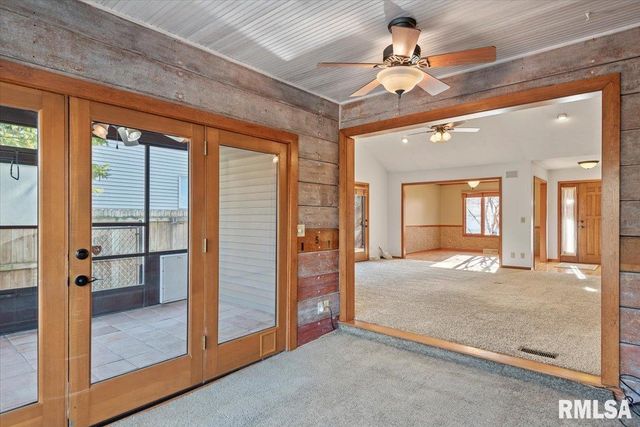 2553 CHAPEL HILL Drive, Springfield, IL 62702