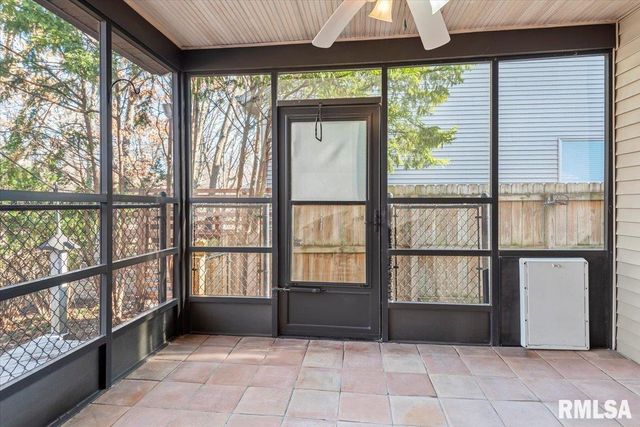 2553 CHAPEL HILL Drive, Springfield, IL 62702