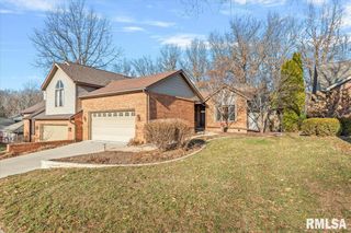 2553 CHAPEL HILL Drive, Springfield, IL 62702