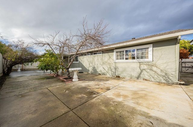 971 Cherry Street, Hollister, CA 95023