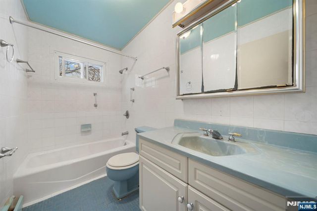 601 Oakwood Drive, Northvale, NJ 07647