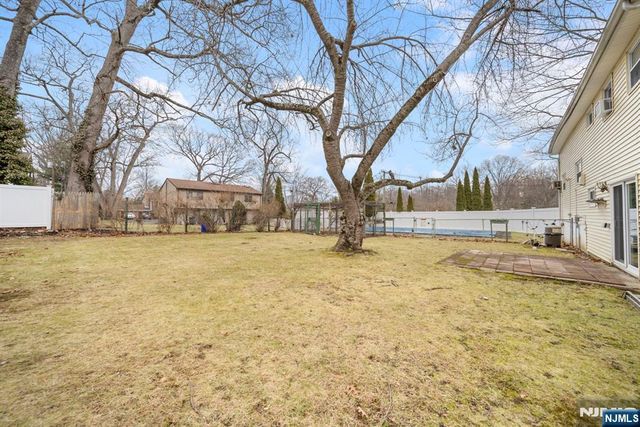 601 Oakwood Drive, Northvale, NJ 07647