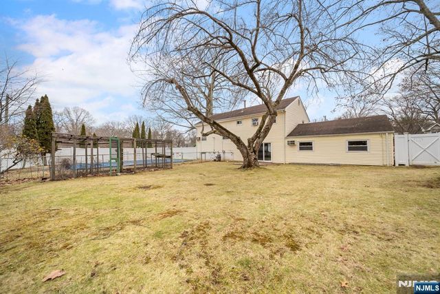 601 Oakwood Drive, Northvale, NJ 07647