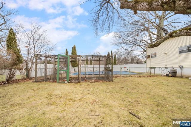 601 Oakwood Drive, Northvale, NJ 07647