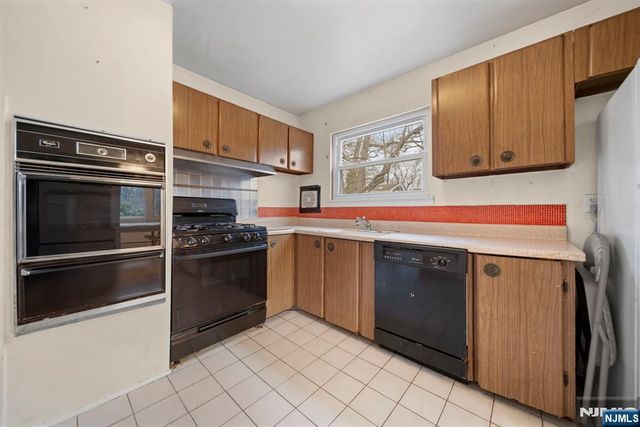 601 Oakwood Drive, Northvale, NJ 07647