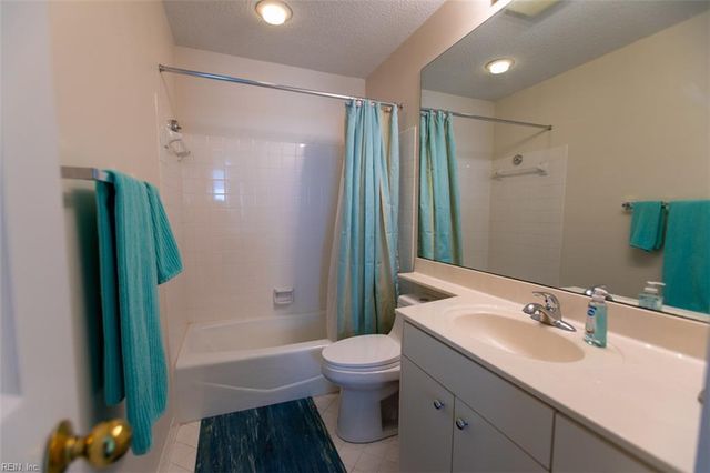 7501 River Rd Apt 17C, Newport News, VA 23607
