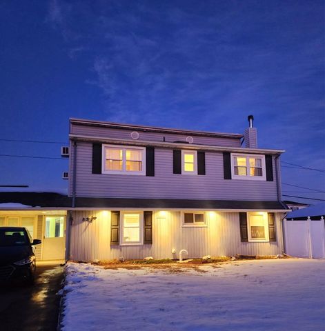 83 Hardy Lane, Westbury, NY 11590