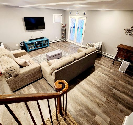 83 Hardy Lane, Westbury, NY 11590