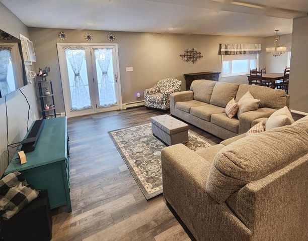 83 Hardy Lane, Westbury, NY 11590