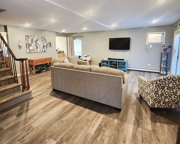 83 Hardy Lane, Westbury, NY 11590