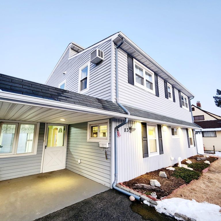 83 Hardy Lane, Westbury, NY 11590