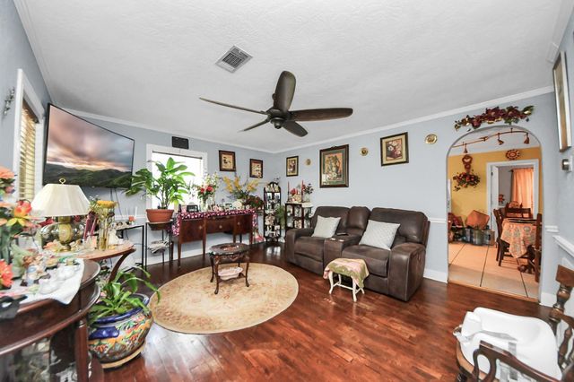 729 E 9th Street, Houston, TX 77007