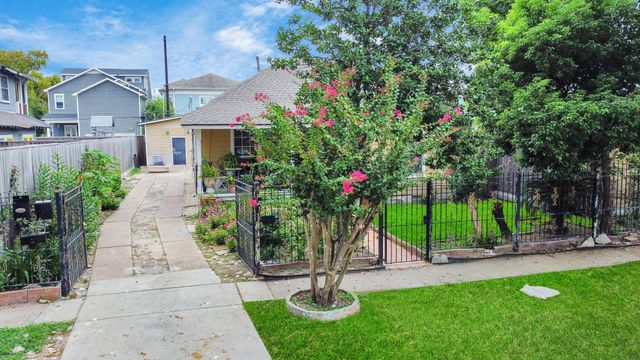 729 E 9th Street, Houston, TX 77007